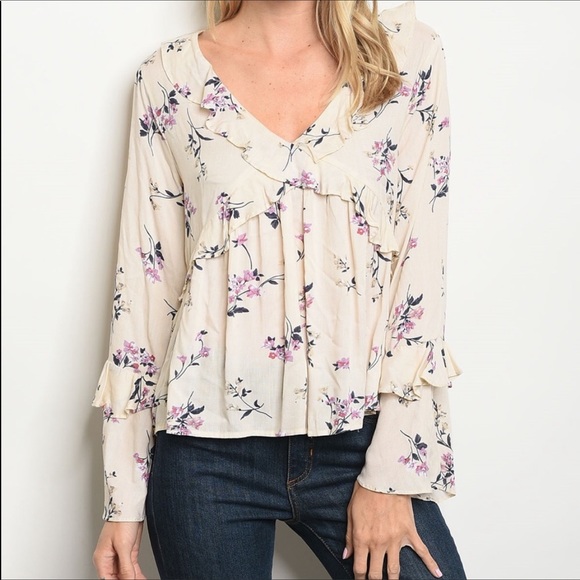 ✨Lovely Cream Blouse✨ - Picture 2 of 4